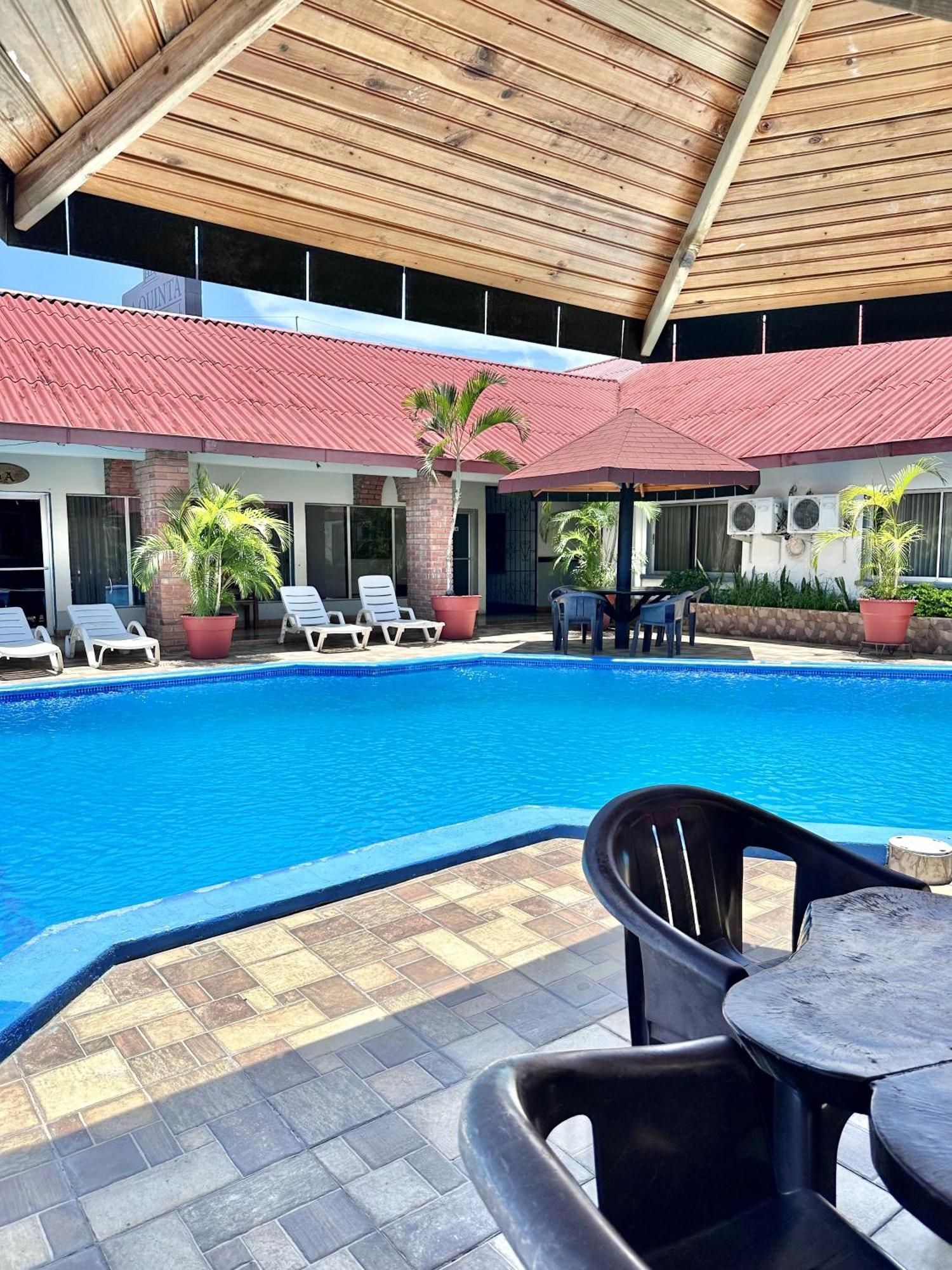 Hotel La Quinta Ла-Сейба Экстерьер фото
